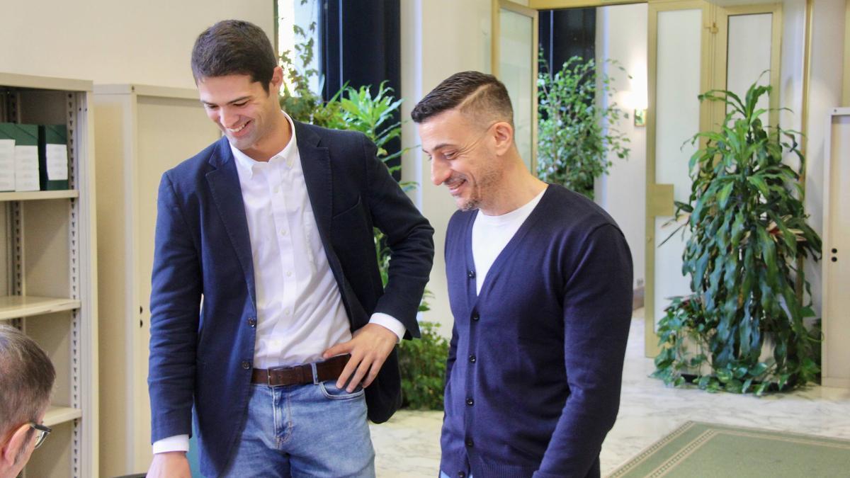 El jeltzale Joseba Díez Antxustegi y el socialista Ekain Rico han registrado este viernes la candidatura de Mikel Mancisidor como Ararteko