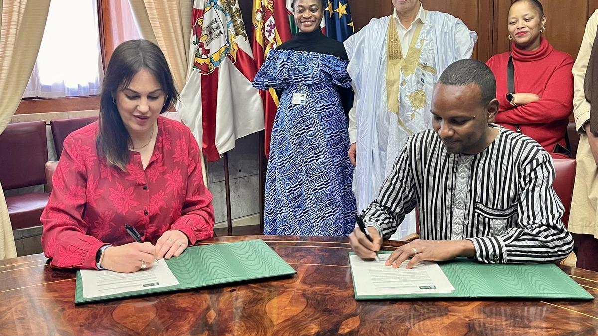 Gasteizko Udalak lankidetza hitzarmena sinatu du Haaly Pular elkarte afrikarrarekin.