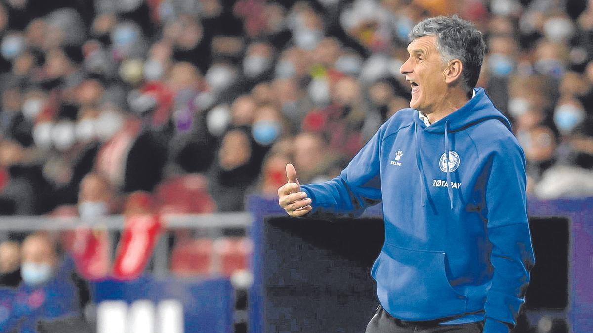 José Luis Mendibilar, durante su etapa en el Alavés, que terminó en abril del año pasado. | FOTO: N.G.