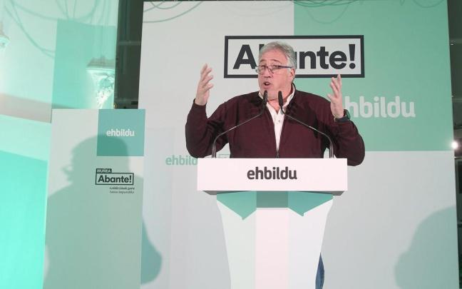 Acto político de EH Bildu con presencia de su candidato a la alcaldía de Pamplona, Joseba Asirón. Acto político de EH Bildu con presencia de su candidato a la alcaldía de Pamplona, Joseba Asirón.