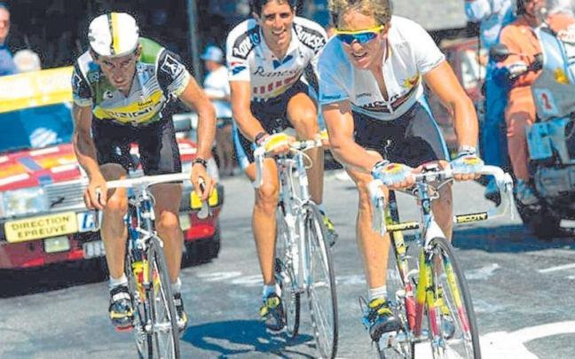 Marino Lejarreta, en el Tour de 1990 junto a Lemond e Indurain