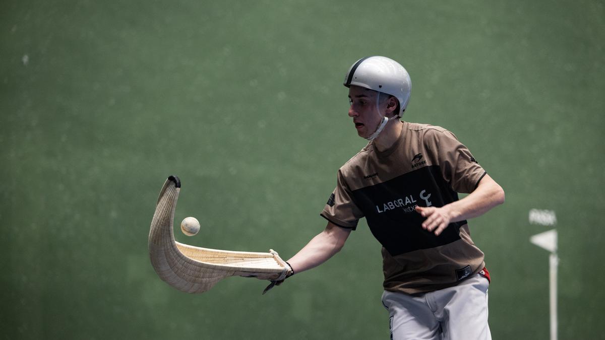 Astelarra-Zabala y Libois-Ibarluzea avanzan a la final de la previa de la Bilbao Iron Cup tras ganar a García-Argoitia y Laduche-Del Río.