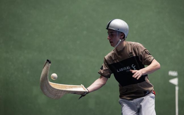 Astelarra-Zabala y Libois-Ibarluzea avanzan a la final de la previa de la Bilbao Iron Cup tras ganar a García-Argoitia y Laduche-Del Río.