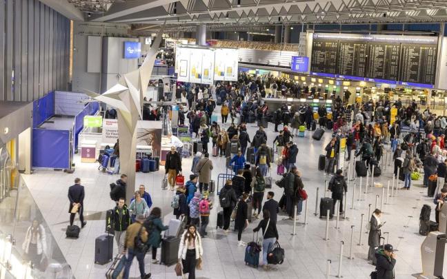 La huelga de seguridad de aeropuertos en Alemania obliga a cancelar decenas de vuelos este jueves.
