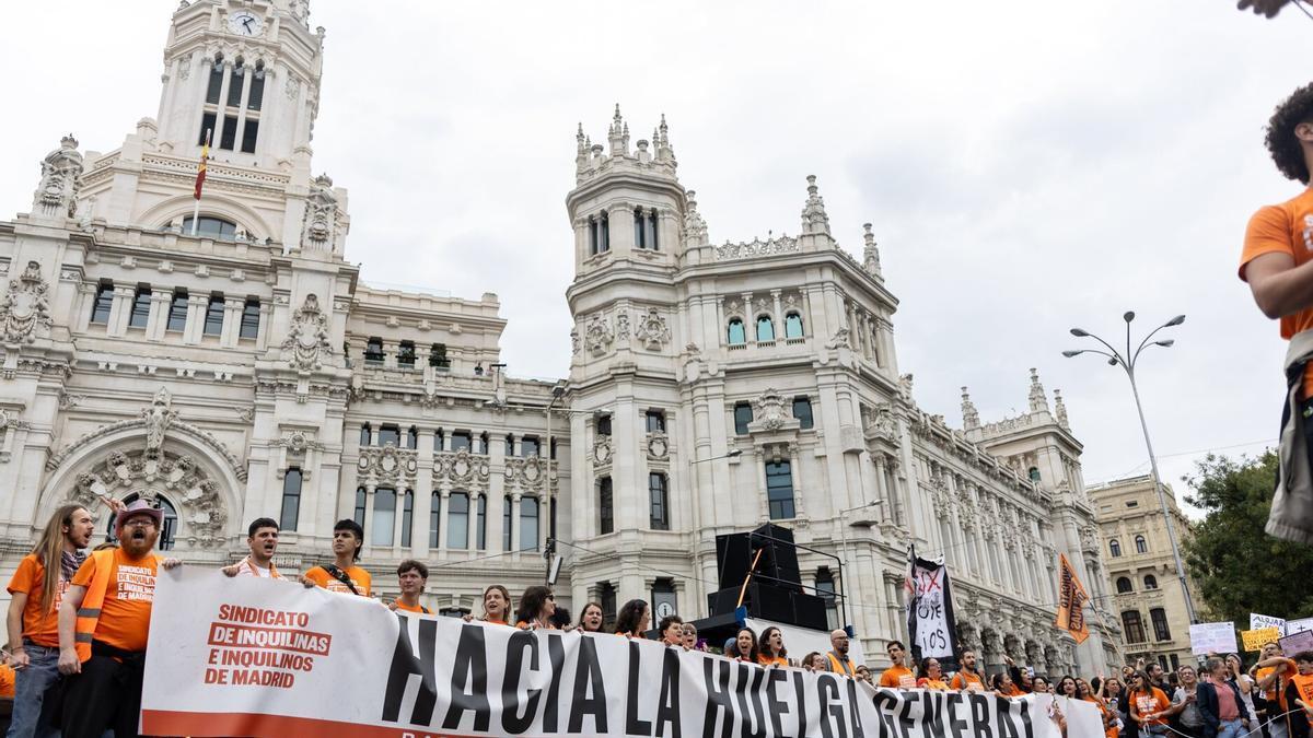 En imágenes: Miles de manifestantes abarrotan las calles de Madrid por la crisis de la vivienda