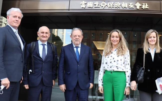 Azpiazu cierra la ronda japonesa con reuniones con entidades de banca y aseguradoras. Azpiazu cierra la ronda japonesa con reuniones con entidades de banca y aseguradoras.