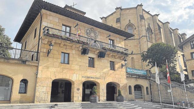 Exterior de la casa consistorial de Lezo.