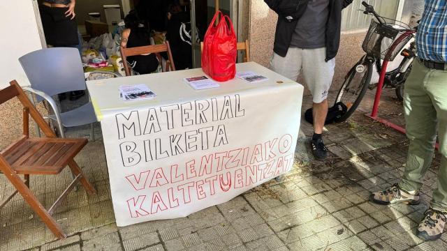 Recogida de material en el Centro Socialista de Zumaia para los afectados de la Dana de Valencia.