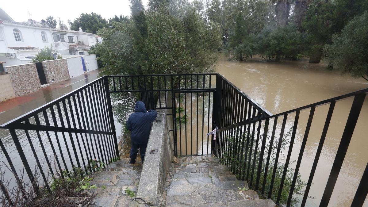 Andalucía activa la alerta roja por desbordamiento de seis ríos.