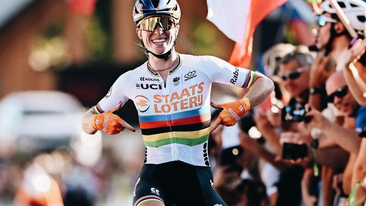 Vollering festeja la victoria en el Europeo.