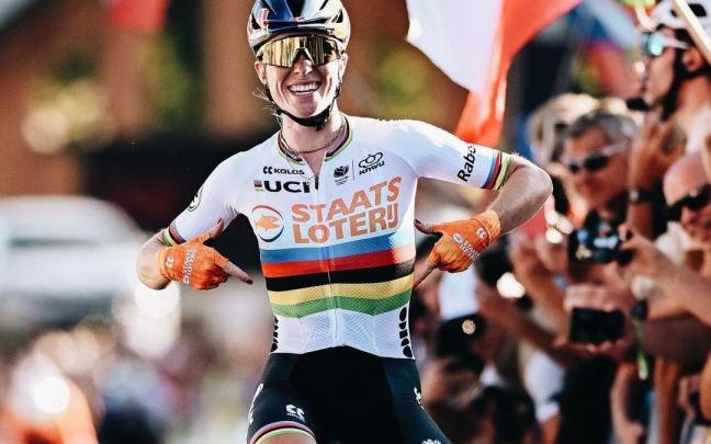 Vollering festeja la victoria en el Europeo.