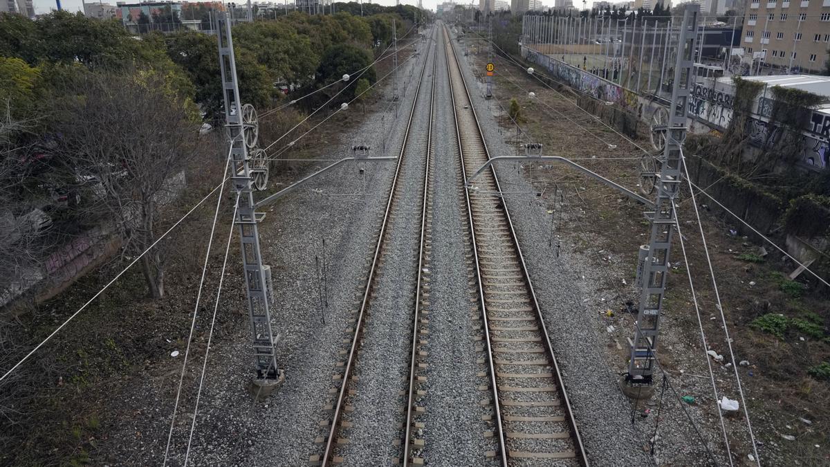 Adif levanta el límite de velocidad en la línea Madrid-Barcelona salvo en 6 puntos a 230km/h