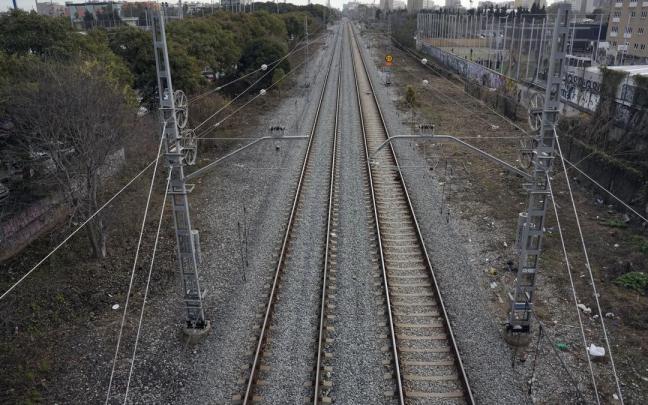 Adif levanta el límite de velocidad en la línea Madrid-Barcelona salvo en 6 puntos a 230km/h