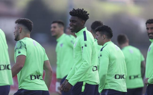 Wibuala Junior Bita, en un entrenamiento con el primer equipo.