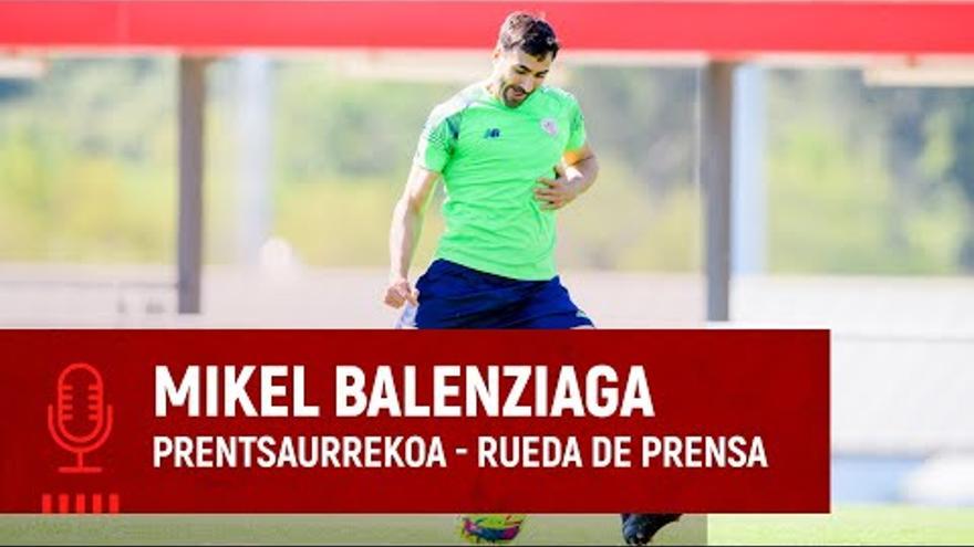 Balenziaga en rueda de prensa