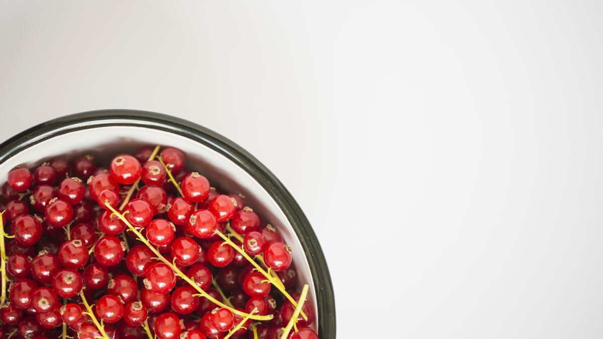Las grosellas son ricas en flavonoides y antocianinas.