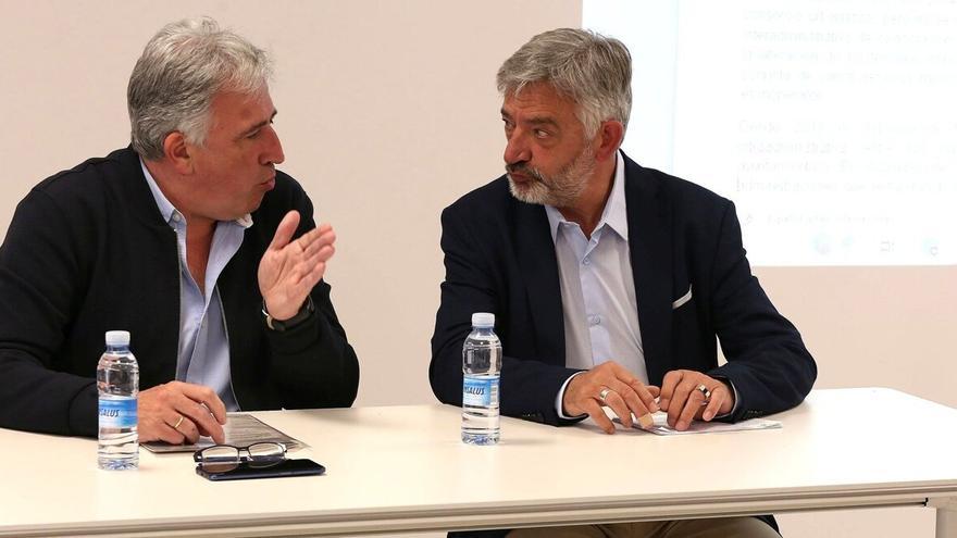 Joseba Asiron, a la izquierda de la imagen, y Koldo Martínez, en un debate electoral. Foto: Javier Bergasa