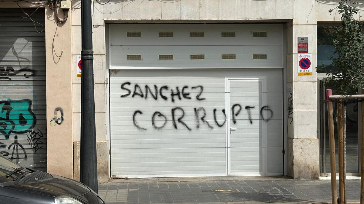 Pintada en la vivienda de Ábalos en Valencia.