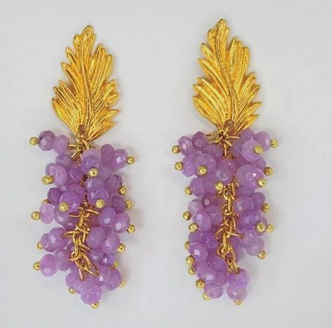 Pendientes en forma de racimo de uva.