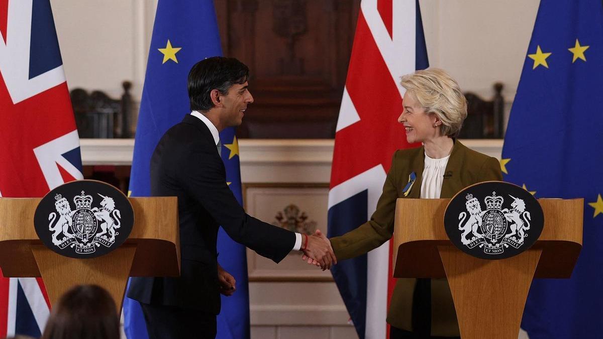 Rishi Sunak comparece junto a Ursula von der Leyen.