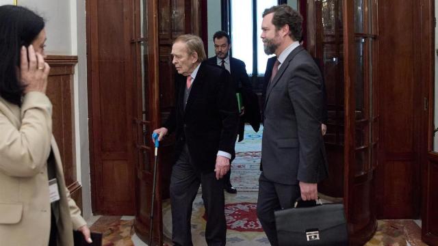 El candidato de la moción de censura, el economista Ramón Tamames, a la salida de la reunión con la presidenta del Congreso.