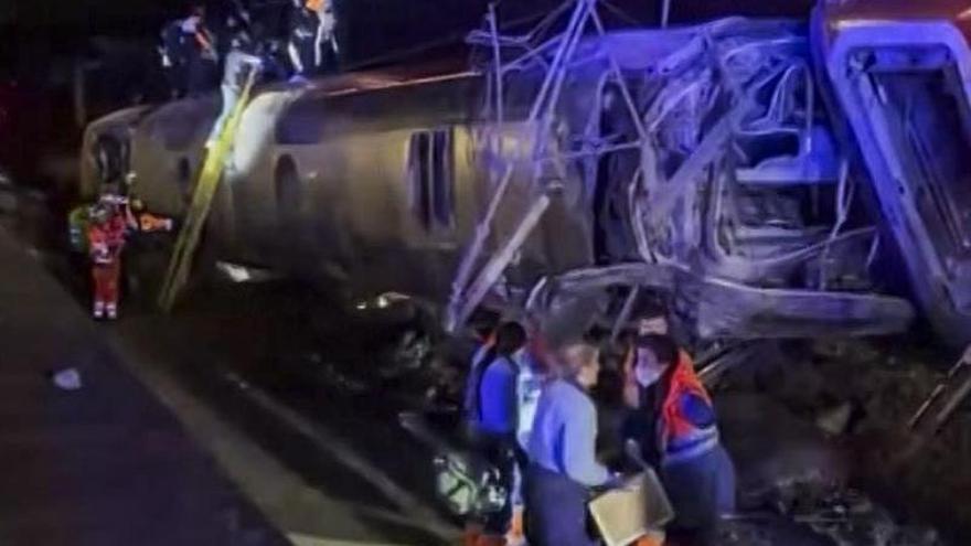En imágenes: El descarrilamiento de dos trenes en Córdoba deja varios muertos y heridos