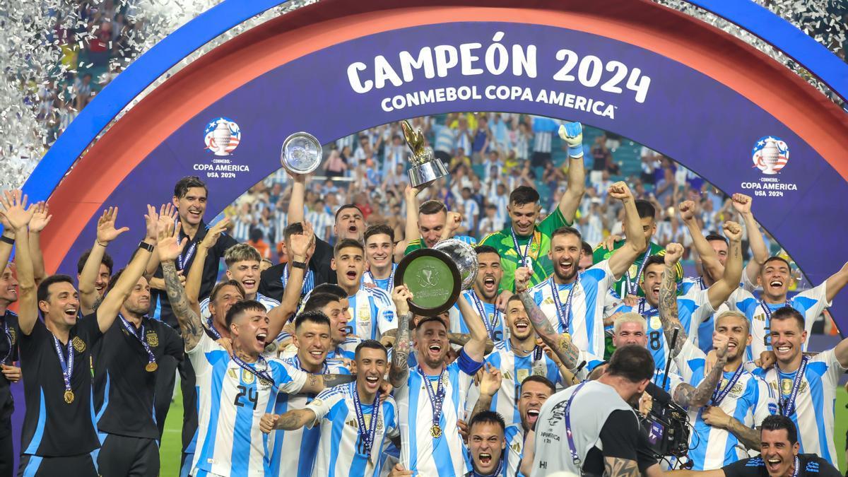 La selección argentina celebrando la Copa América de 2024.