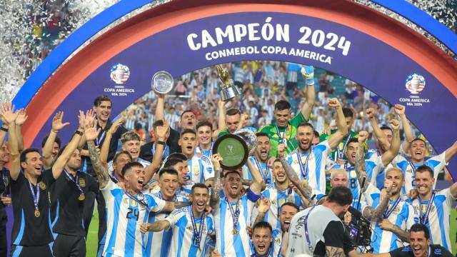 La selección argentina celebrando la Copa América de 2024.