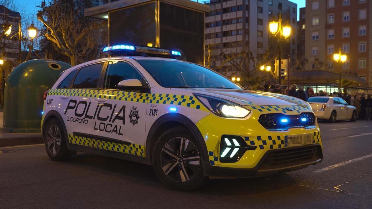 Un vehículo de la Policía de Logroño.