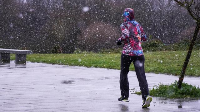 Hormonak emakumearen gorputzaren orekari eusten dioten hari ikusezinak dira.