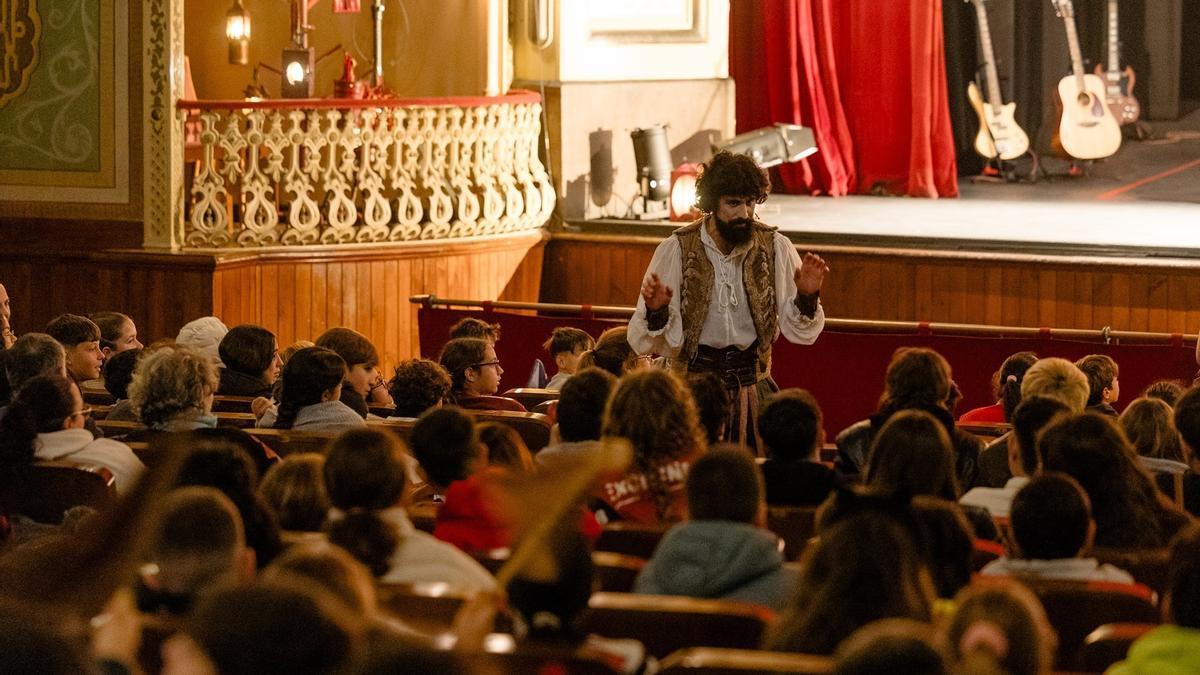 El Estatuto del Artista regula la relación laboral de los artistas en las artes escénicas, audiovisuales y musicales.