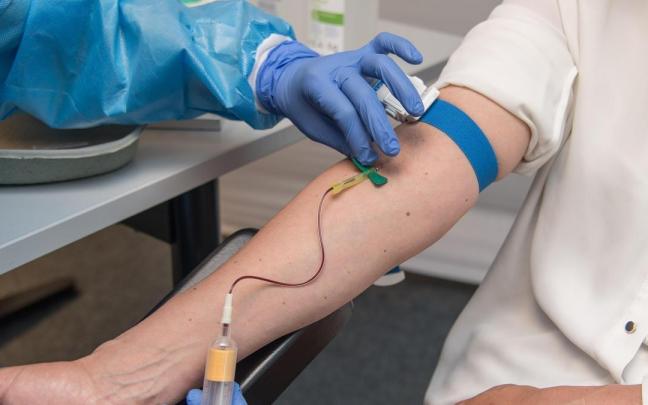 Los interesados en donar sangre disponen de ocho lugares para donar plasma en Euskadi y dos en Navarra.