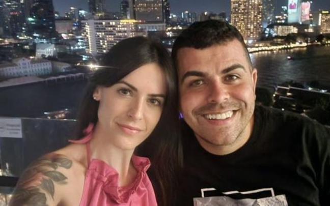 El enfermo de pancreatitis, Alexander García Galas junto a su mujer Usoa Martínez / EITB El enfermo de pancreatitis, Alexander García Galas junto a su mujer Usoa Martínez / EITB