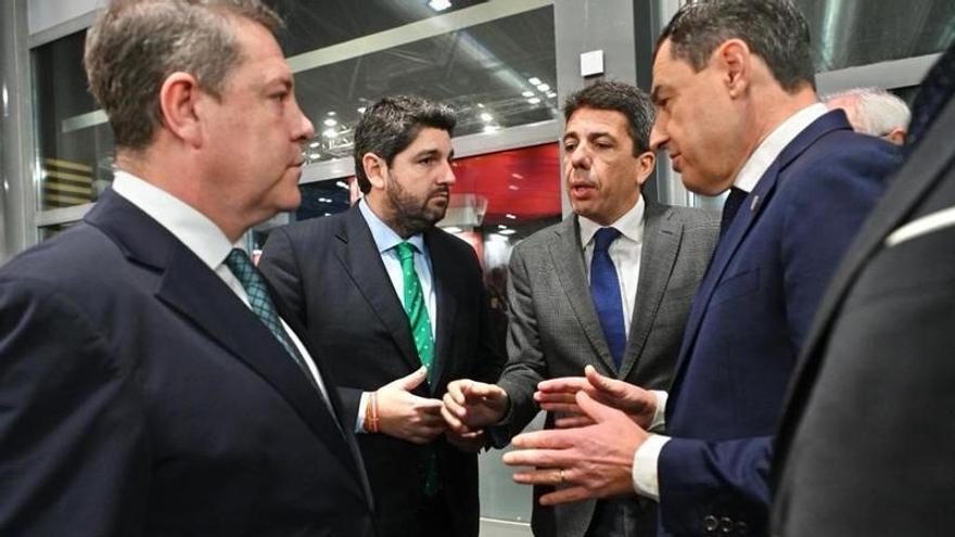 Emiliano García-Page junto a los presidentes de Andalucía, Murcia y Comunitat valenciana, en Fitur hablando sobre financiación autonómica.