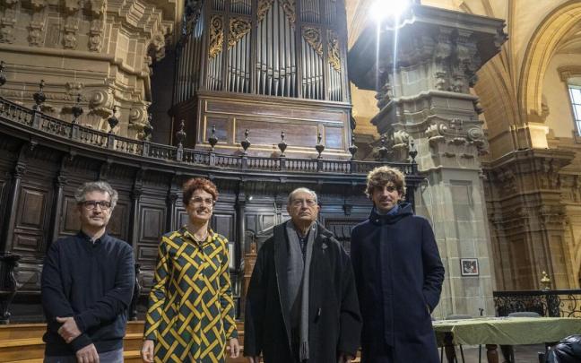 Denis Lacorre, Mari Jos&eacute; Teller&iacute;a, Edorta Kortadi y Jon Insausti han presentado los trabajos de restauraci&oacute;n del &oacute;rgano Cavaill&eacute;-Coll de la bas&iacute;lica de Santa Mar&iacute;a.