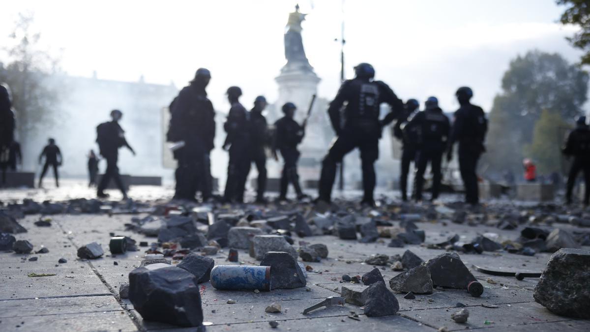"No hay lugar para la violencia en nuestra República", advierte Macron.