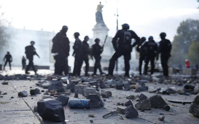"No hay lugar para la violencia en nuestra República", advierte Macron.