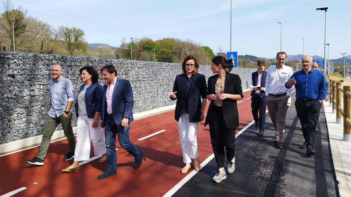 Apertura del primer tramo de la bicipista entre las localidades de Iurreta y Amorebieta.