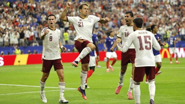 Mikel Oyarzabal celebra su gol frente a Francia en las semifinales del Mundial 2026.