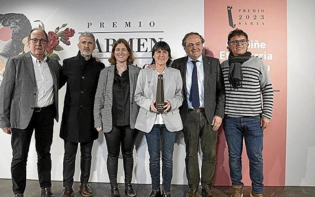 Directivos, técnicos y jugadoras de la Real arroparon a Garbiñe Etxeberria en Kirol Etxea. | FOTO: RUBEN PLAZA Directivos, técnicos y jugadoras de la Real arroparon a Garbiñe Etxeberria en Kirol Etxea. | FOTO: RUBEN PLAZA