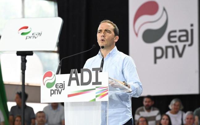 El presidente del BBB del PNV, Iñigo Ansola, durante el acto político ADI que celebraron los jeltzales en mayo