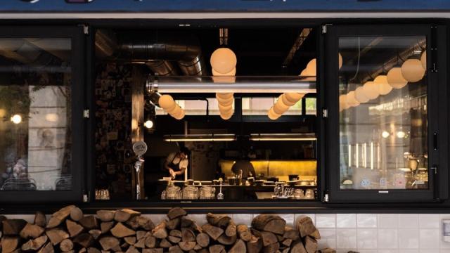 Uno de los locales recomendados, el de Humo Pizza en Gros. Foto: @humopizzagros (Instagram)