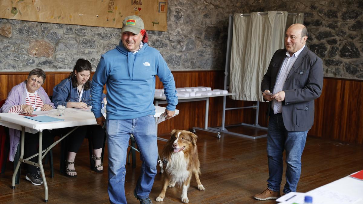 Ortuzar acude a votar en la jornada electoral.