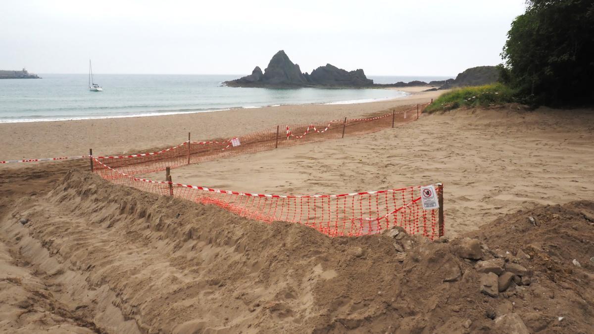 Las labores de demolicion llevadas a cabo por el Servicio de Costas han eliminado todo rastro de la cantina en la playa de Saturraran.
