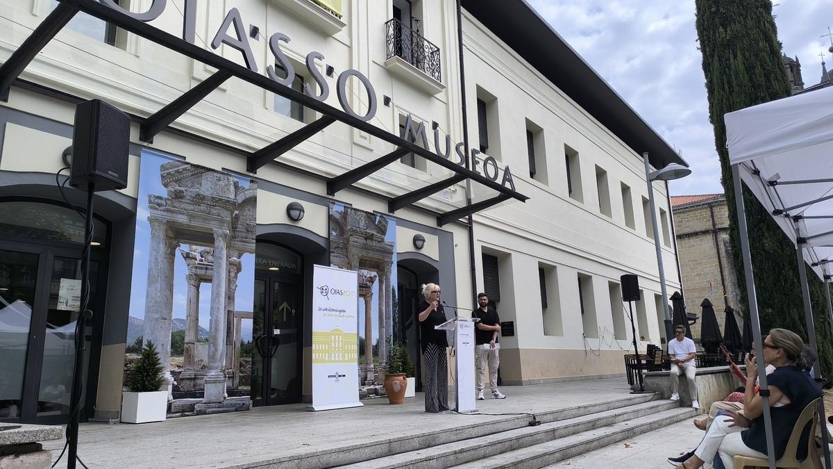 La directora del Museo Oiasso, Aizpea Goenaga, en el acto institucional de conmemoración de los 20 años del Museo Oiasso