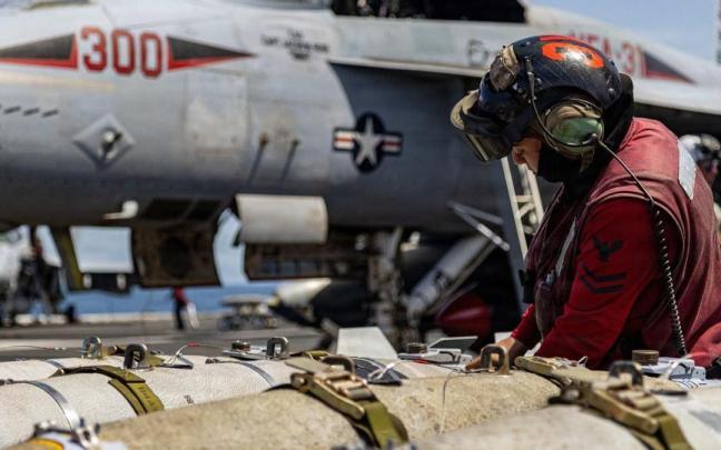 Irán ataca el centro de Israel mientras el Ejército israelí bombardea Teherán