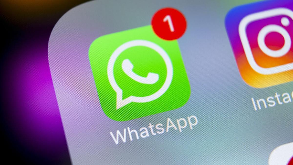 El icono de WhatswApp avisa de que hay un mensaje sin leer.