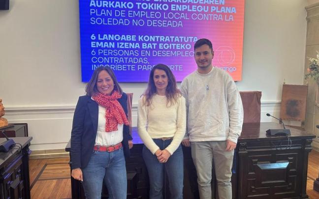 Jesica Ruiz, Arantza Maiztegi e Iker Txertudi en la presentación del Plan de Empleo Local