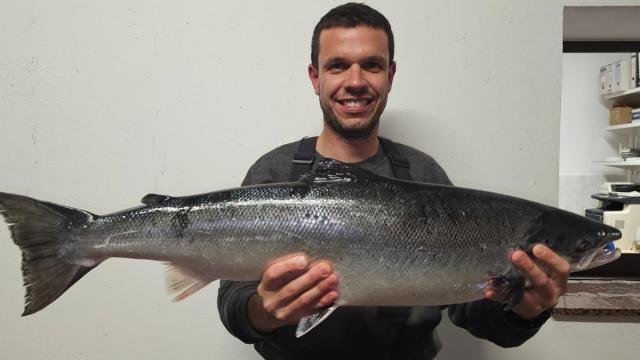 Javier Bueno, pescador del 'campanu' de Asturias en 2025.