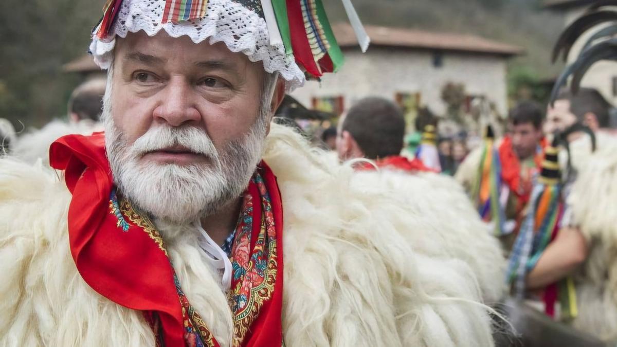 Laxaro Erregerena, joaldun de Ituren al que le han hecho un gigante con su rostro en Zarautz.